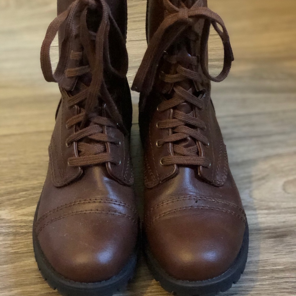 Combat boots
